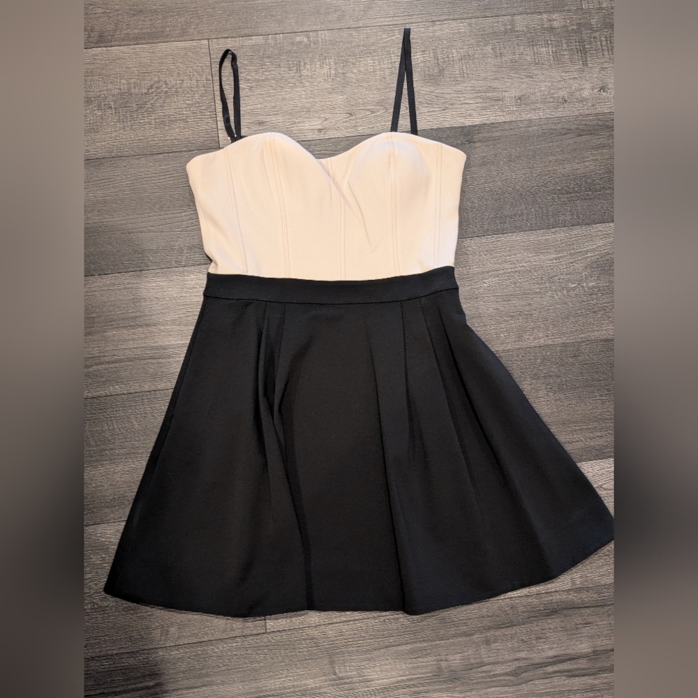 Diane Von Furstenberg Cream and Black Dress with Removable, Adjustable Straps